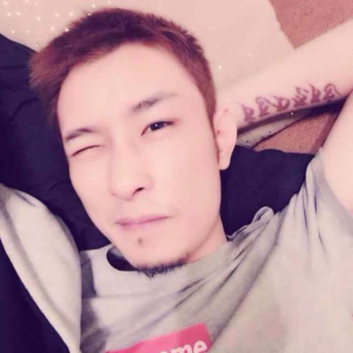 难得拥抱的第一张照片--长春相亲服务中心