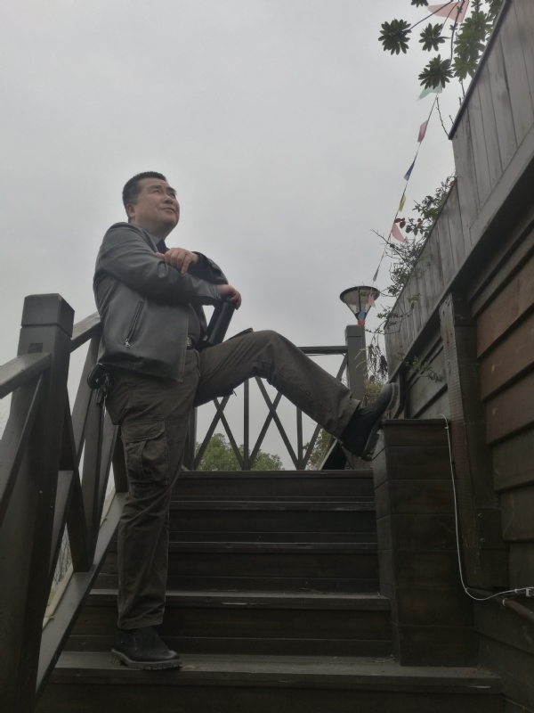 孤单背影的第一张照片--长春相亲服务中心