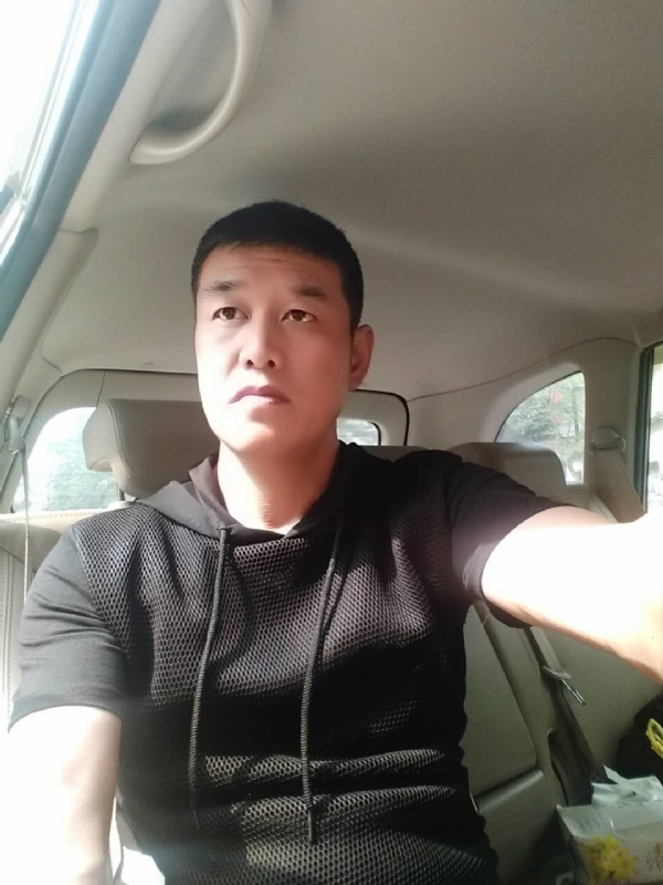 深爱的疯子的第一张照片--长春相亲服务中心