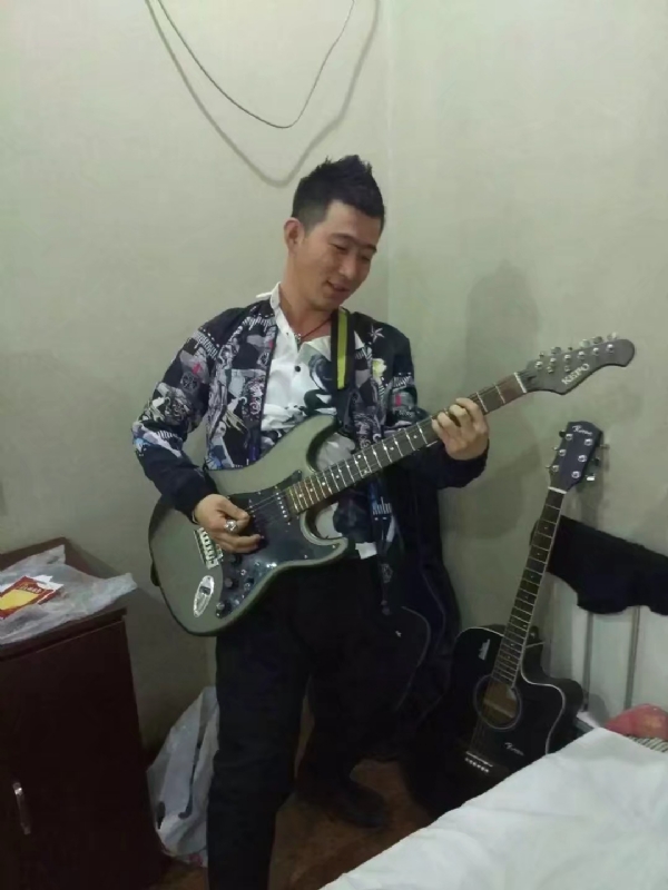 小吉他的第一张照片--长春相亲服务中心