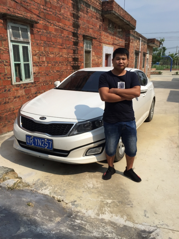 独坐街头的第二张照片--长春相亲服务中心