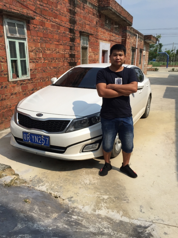 独坐街头的第三张照片--长春相亲服务中心