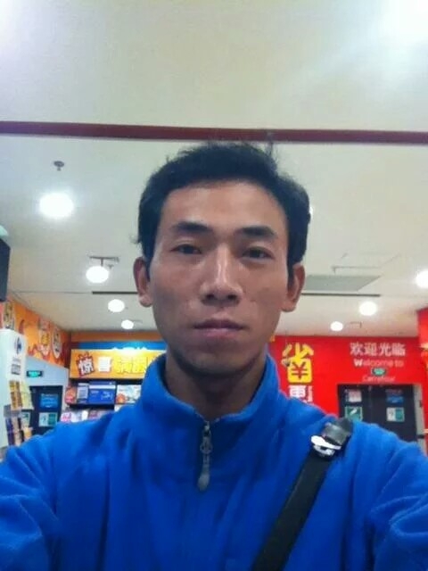 青草地溪水边的第一张照片--长春相亲服务中心