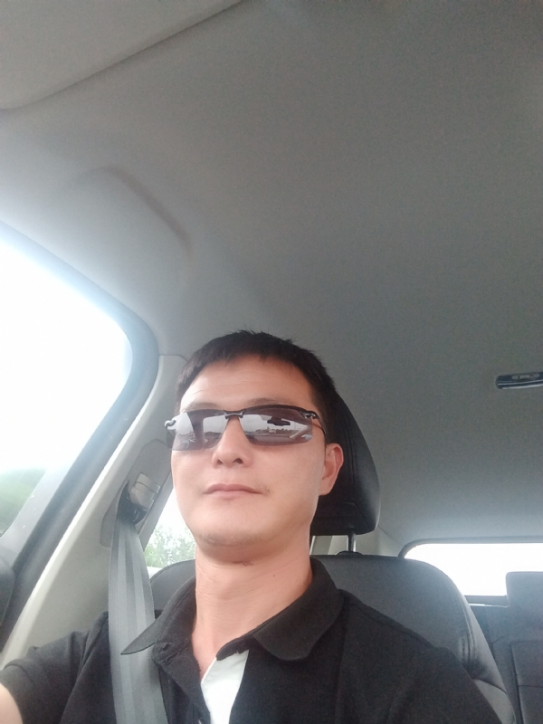 孤独的男人的第二张照片--长春相亲服务中心