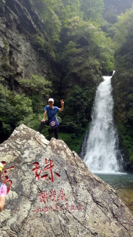海岸岩崖的第一张照片--长春相亲服务中心