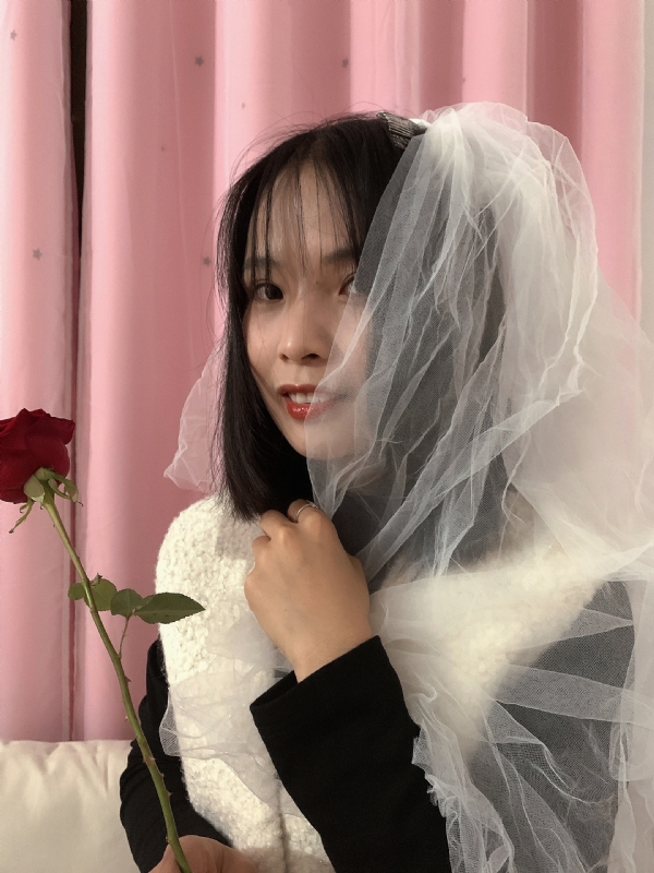 持紫菜包饭的女孩的第一张照片--长春相亲服务中心