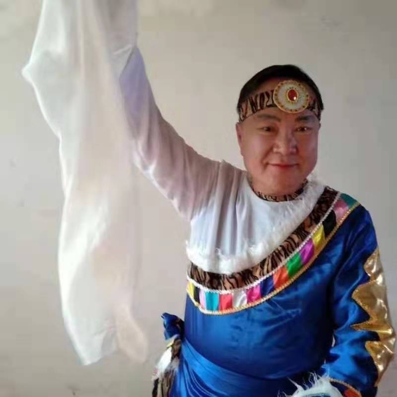 走在冷风中的第一张照片--长春相亲服务中心