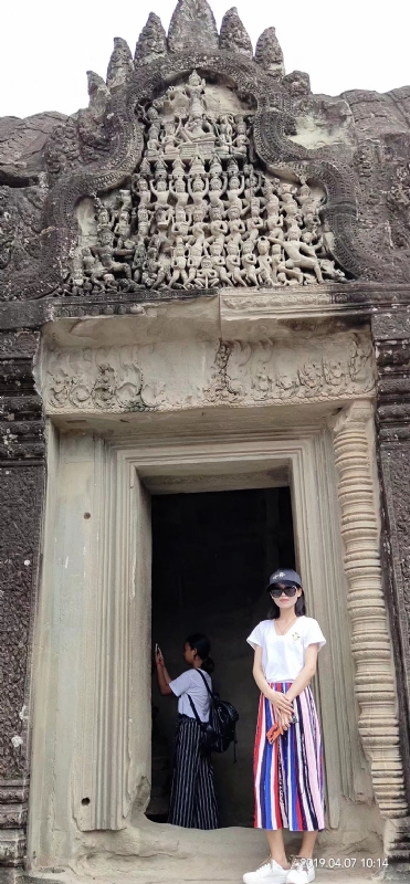 桃花与酒的第一张照片--长春相亲服务中心