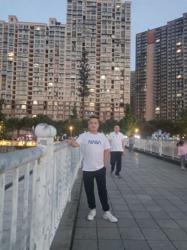 寂寞的男人的第一张照片--长春相亲服务中心