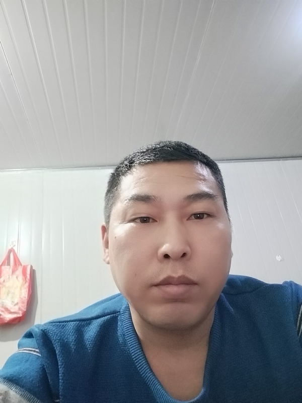 开着拖拉机去兜风的第一张照片--长春相亲服务中心