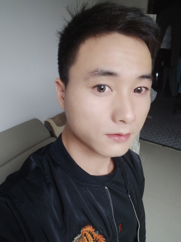 何凡的第三张照片--长春相亲服务中心