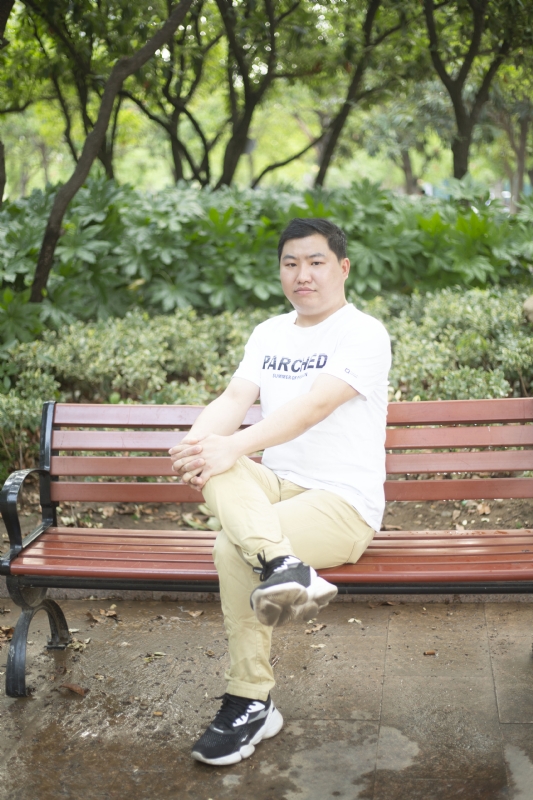 抱着鱼睡觉的猫的第一张照片--长春相亲服务中心