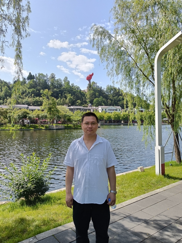 风雨相伴的第一张照片--长春相亲服务中心