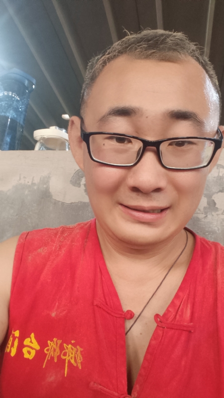 黑黑一笑的第二张照片--长春相亲服务中心