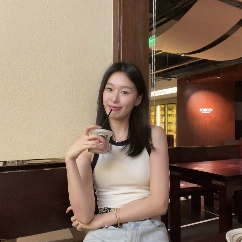 羽毛的第一张照片--长春相亲服务中心