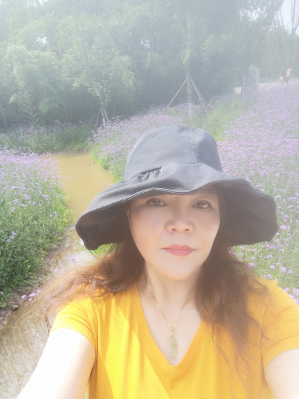 宛霞的第三张照片--长春相亲服务中心